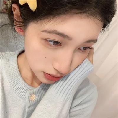 年轻女人